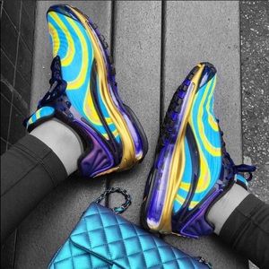 NWOT Nike Air Max Deluxe